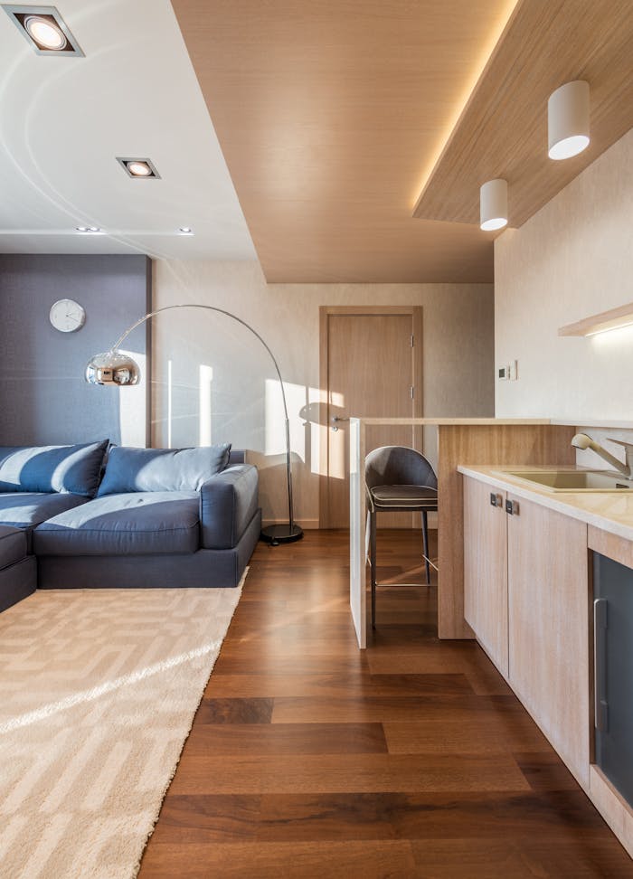 Pisos laminados resistentes e de fácil manutenção.